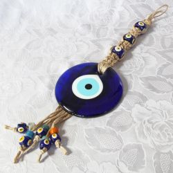 Oeil porte-bonheur sur tresse macramé (48 cm)