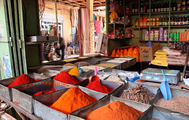 Epices dans le bazar de Rissani, Maroc - 2016