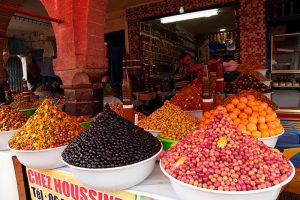 Olives vertes, noires, roses, choisissez votre couleur ! Essaouira, Maroc- 2016