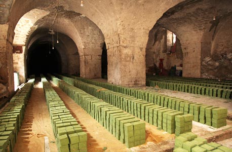 Pains de savon d'Alep dans les souks après découpage